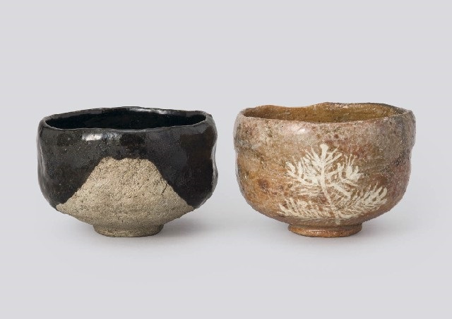 富士山繪黒茶碗・松の繪赤茶碗2点1組 Black tea bowl depicting Mount Fuji Red tea bowl  depicting pine tree a set of 2 by Raku kichizaemon IX and X (Ryonyu IX &  Tannyu X) on artnet